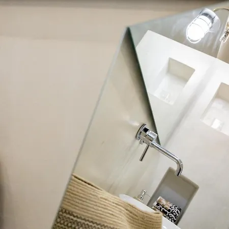 Daphne's Lux Willa Paraspori (Paros)