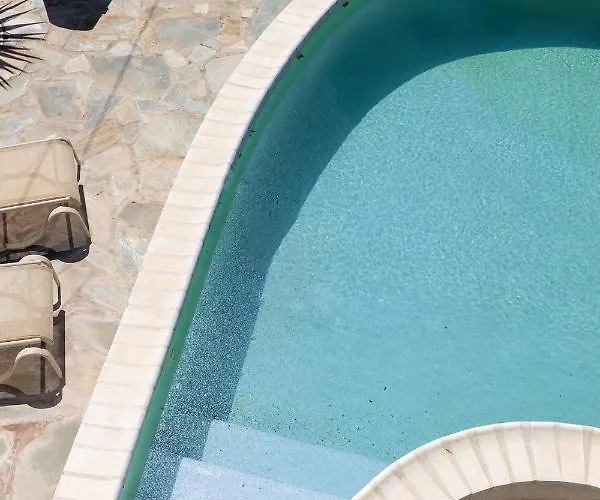 Daphne's Lux * Paraspori (Paros)