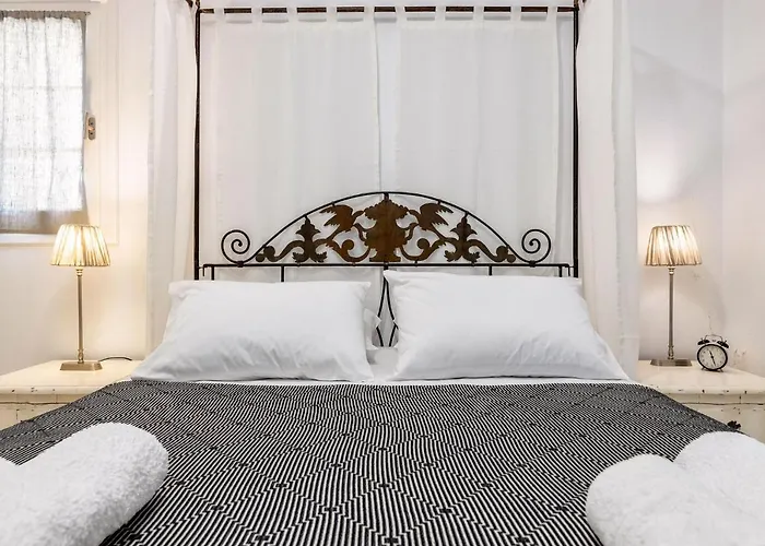 Daphne's Lux * Paraspori (Paros)