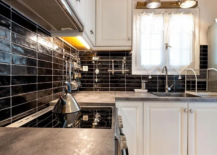 Daphne's Lux * Paraspori (Paros)